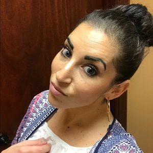 Meet your Posher, Julia